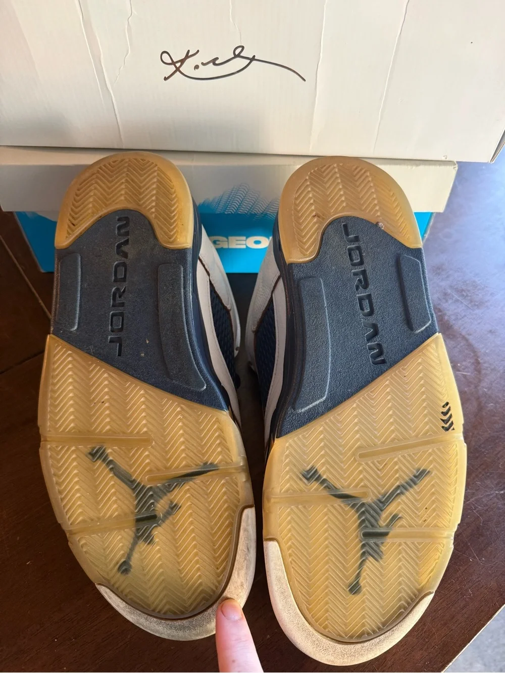 Jordan Men's White and Navy Low-Top Sneakers
